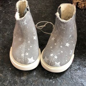 See Kai run size 4 silver star toddler suede boots